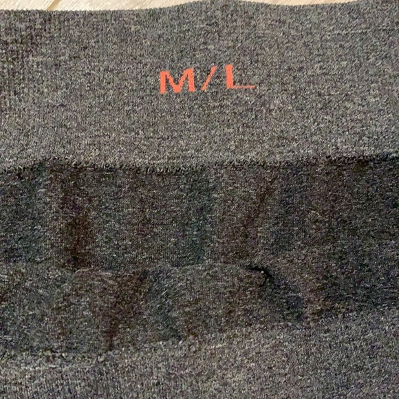BONDS NWOT M/L Leggings - Picture 2 of 4